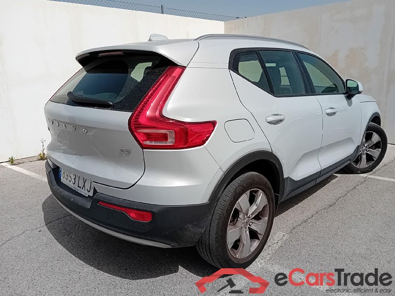 VOLVO XC40 / 2017 / 5P / todoterreno 2.0 B3 G Momentum Pro Auto #2