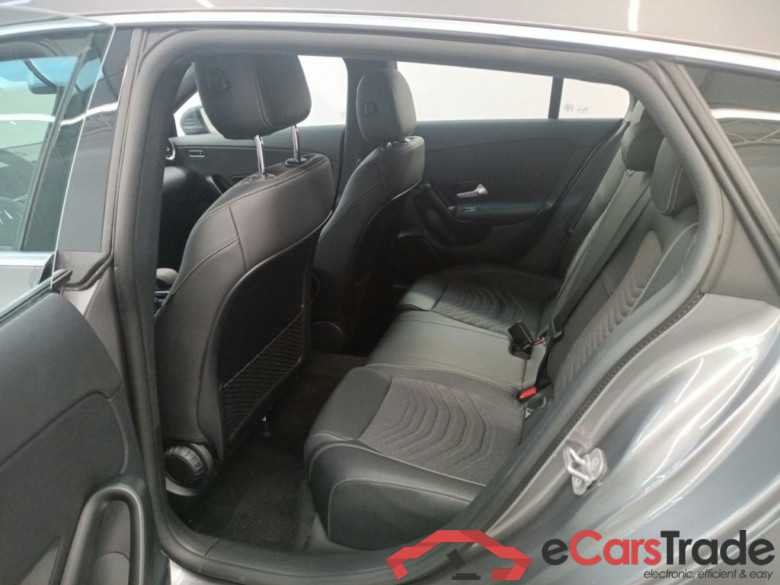 Mercedes-Benz CLA Shooting Brake CLA 200 Business Line 5d #3