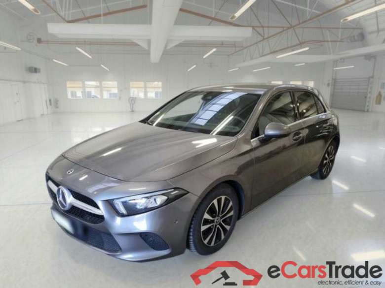 MERCEDES-BENZ CLASSE A / 2018 / 5P / BERLINA A 180 D AUTOMATIC BUSINESS EXTRA #1