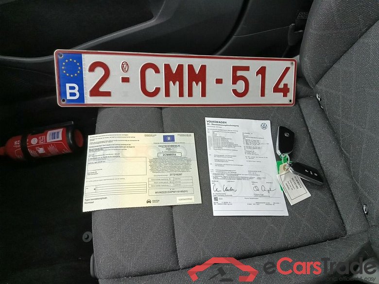 Volkswagen Golf VIII 1.0 TSI 81kW Life Business 5d #4