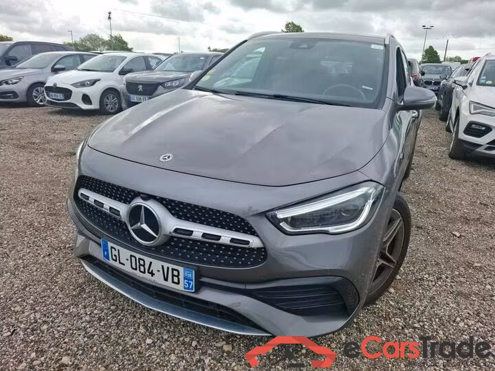 Mercedes GLA 200d AMG Aut. LED-Multibeam Widescreen Ambient Navi 1/2 Sport-Leather-Alcantara KeylessGo Camera Klima PDC ...