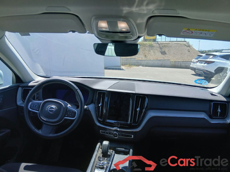 VOLVO XC60 / 2017 / 5P / todoterreno 2.0 B4 D Momentum Pro Auto #3