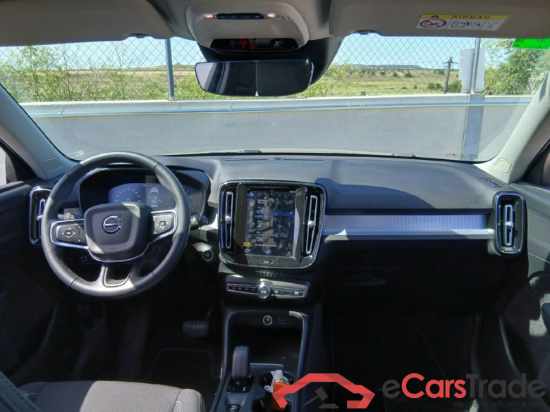 VOLVO XC40 / 2017 / 5P / todoterreno 1.5 T2 Momentum Pro Auto #3