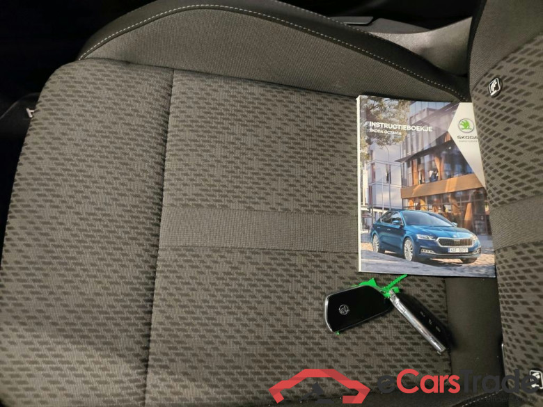 Škoda Octavia Combi 1.0 TSI e-TEC MHEV DSG Business Edit Pl 5d #4