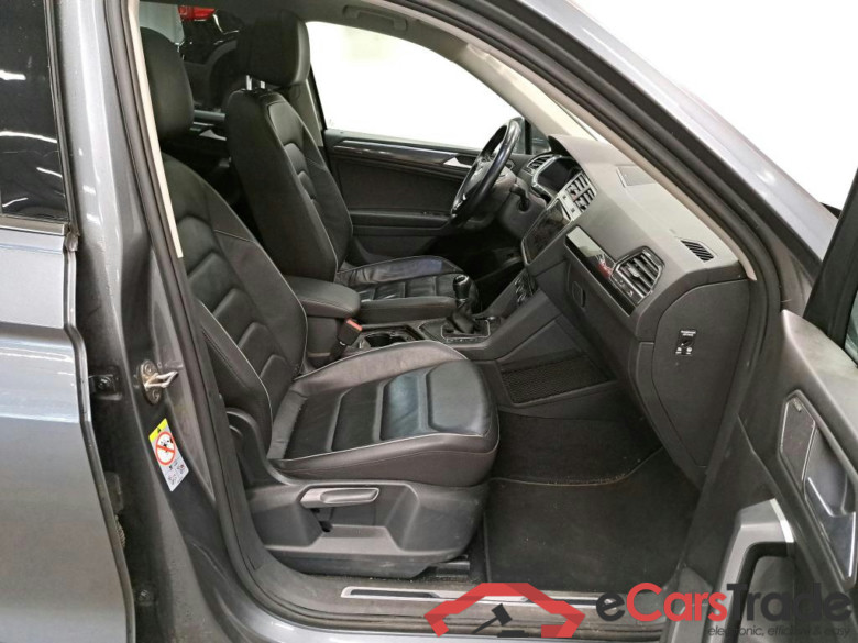 VOLKSWAGEN - VW  TIGUAN ALLSPACE TDI SCR 150PK Highline Pack Premium With Vienna Leather & Travel & GPS Pro &  DynAudio & Two Individual Seats on Third Row & Area View & Pano Roof & Trailer Towing Hook #3