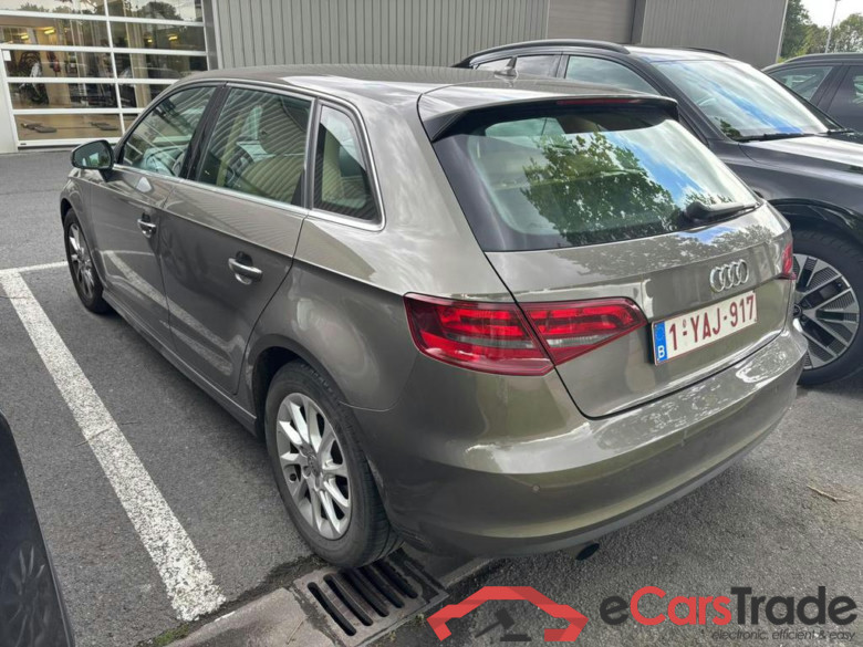 AUDI A3 Sportback Dsl A3 Sportback 1.6 TDi ultra Attraction #4