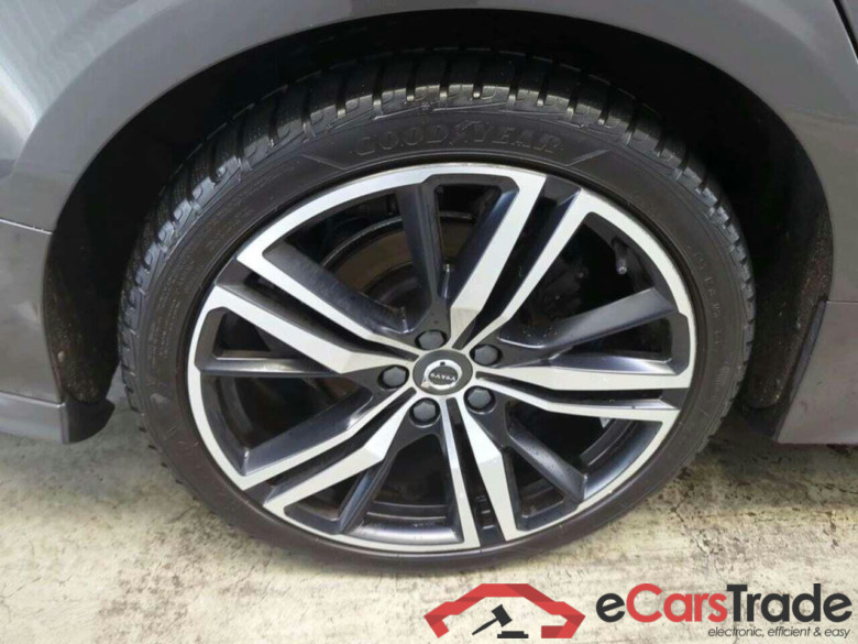VOLVO V60 2.0 B3 Momentum #6