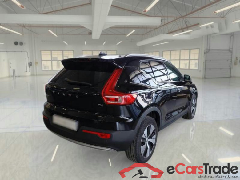 VOLVO XC40 / 2017 / 5P / SUV T4 PLUG-IN HYBRID AUTO RECH INSCRIP EXPR #2
