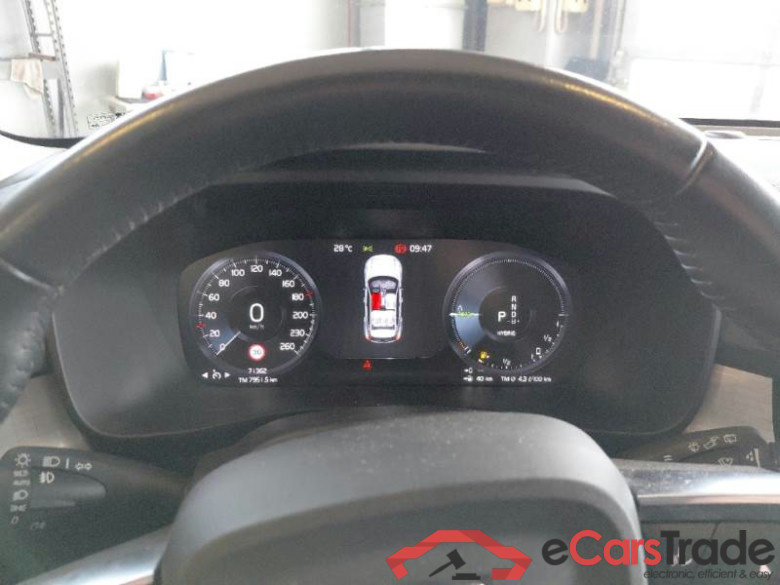 VOLVO XC40 / 2017 / 5P / SUV T4 PLUG-IN HYBRID AUTO RECH INSCRIP EXPR #4