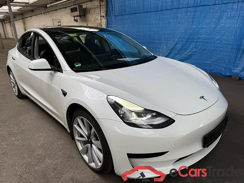TESLA Model 3 RWD Hinterradantrieb 4d 239kW