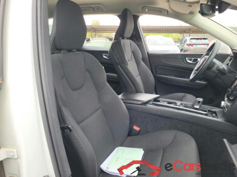 VOLVO XC60 / 2017 / 5P / todoterreno 2.0 B4 D Momentum Pro Auto #6