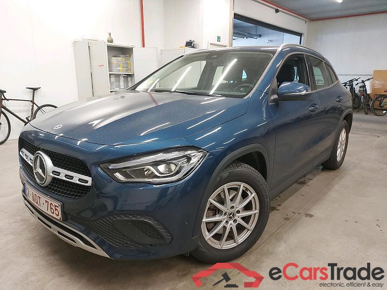 MERCEDES - MER GLA 200 d 150PK DCT Business Solution & LED & Towing Hook With ESP