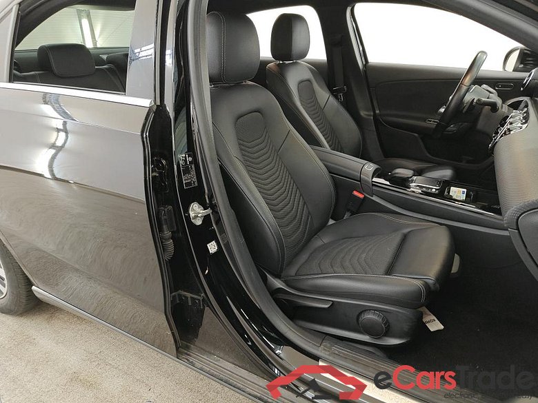 Mercedes-Benz A-Klasse Limousine A 180 7G-DCT Business Solution 4d #3
