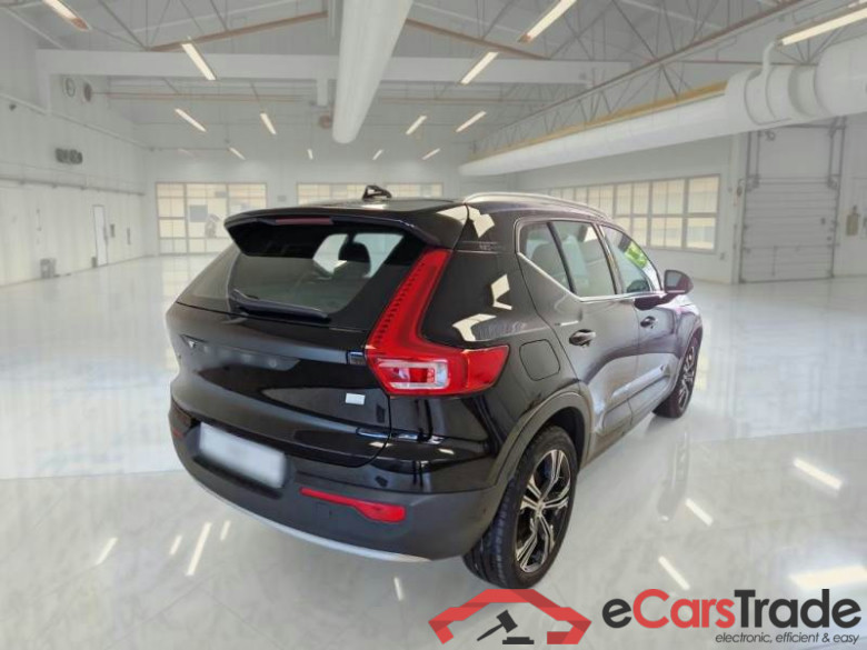 VOLVO XC40 / 2017 / 5P / SUV T5 PLUG-IN HYBRID AUTO RECH INSCRIP EXPR #2