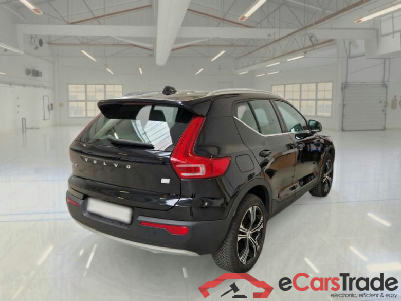 VOLVO XC40 / 2017 / 5P / SUV T4 PLUG-IN HYBRID AUTO RECHARGE INSCR. #2