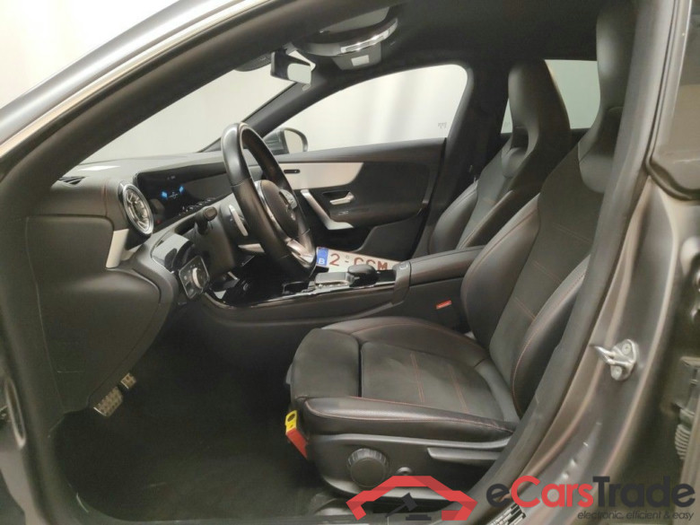 Mercedes-Benz CLA Shooting Brake CLA 200 d AMG Line 5d #3