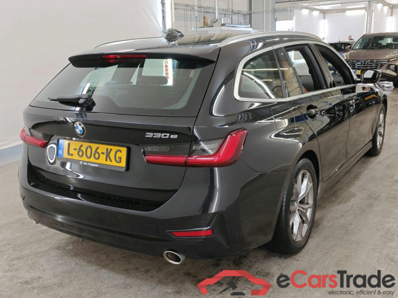 BMW 3 Serie Touring 330e Sport Line 5d #2