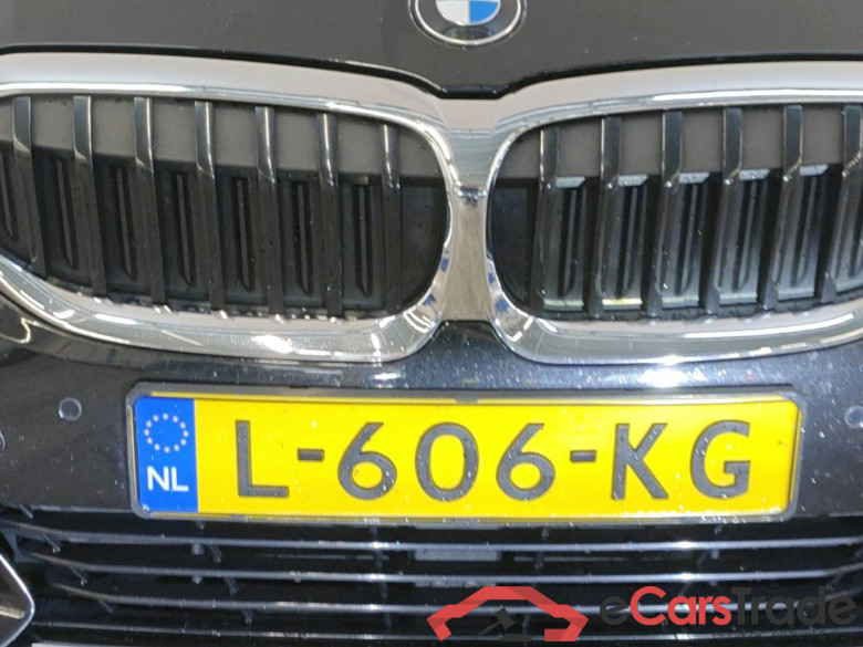 BMW 3 Serie Touring 330e Sport Line 5d #5