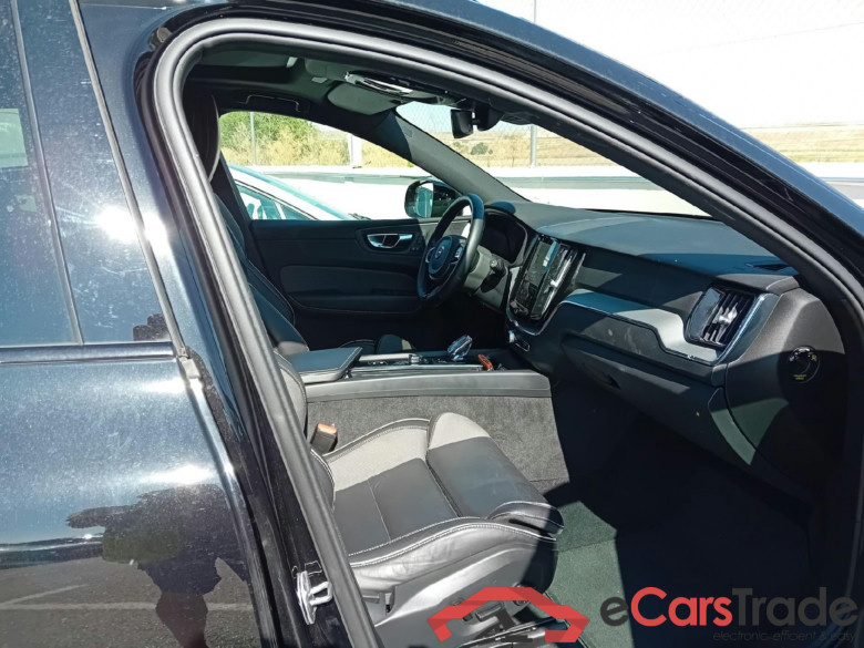 VOLVO XC60 / 2017 / 5P / todoterreno 2.0 T6 AWD Recharge Plus Black Ed AT(SP) #6