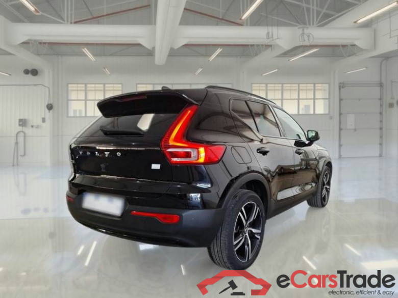 VOLVO XC40 / 2017 / 5P / SUV T5 PLUG-IN HYBRID AUTO RECHARGE R-DESIGN #2