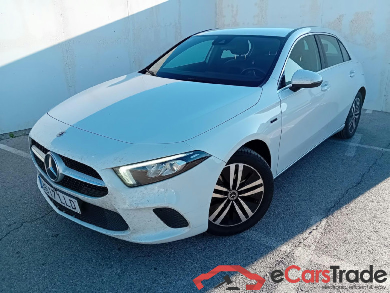 MERCEDES-BENZ Clase A / 2018 / 5P / berlina con portón A 250 e