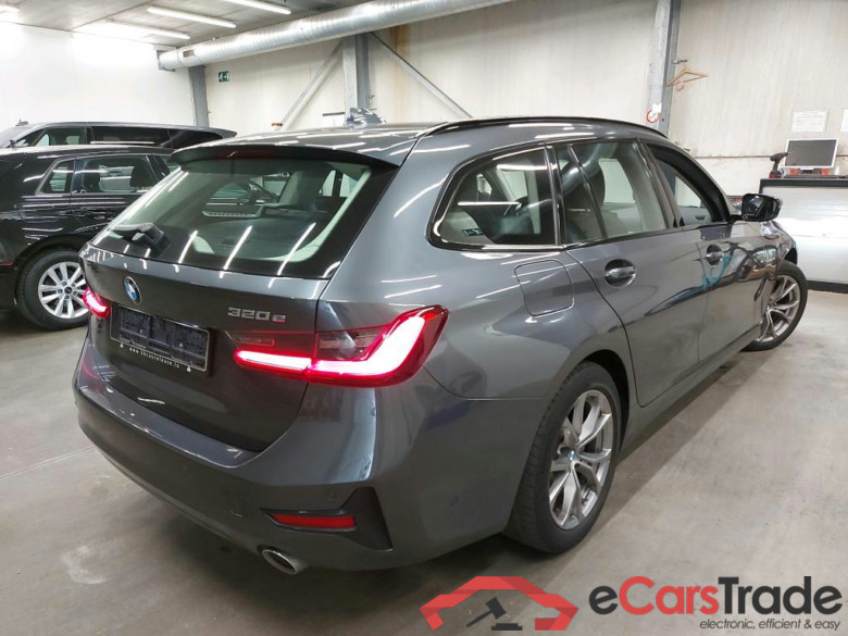 BMW - BMW 3 TOURING 320e 204PK Sport Pack Business Plus With Heated Seats & Heated Steering Wheel & Trailer Towing Hook & Parking Assistant Pack * HYBRID * #2