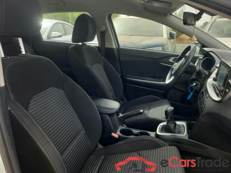 KIA Ceed / 2021 / 5P / berlina con portón 1.0 T-GDi 74kW (100CV) Drive #6