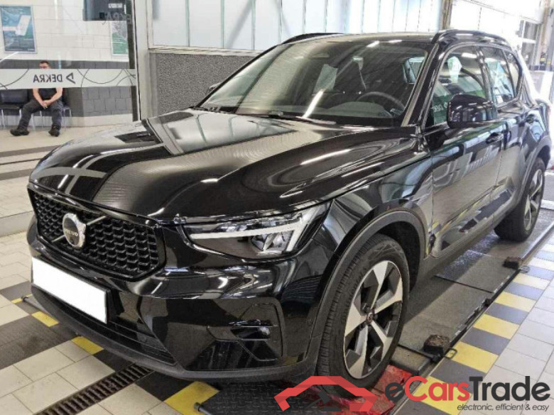 Volvo XC40 (2017->) DE - SUV5 B4 2WD EU6d, Plus Dark, (Facelift) 2022 - 2024
