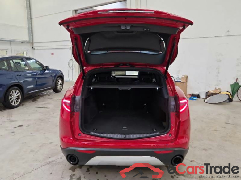 ALFA ROMEO STELVIO / 2017 / 5P / SUV 2.2 TD 190 CV SUPER BUSINESS AT8 Q4 #5