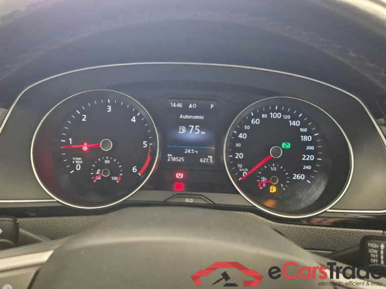 VOLKSWAGEN PASSAT / 2019 / 5P / STATION WAGON VAR. 2.0TDI SCR EVO 110KW BUSINESS DSG #4