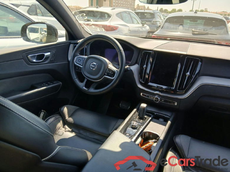 VOLVO XC60 / 2017 / 5P / todoterreno 2.0 T6 AWD Recharge R-Design Auto #3