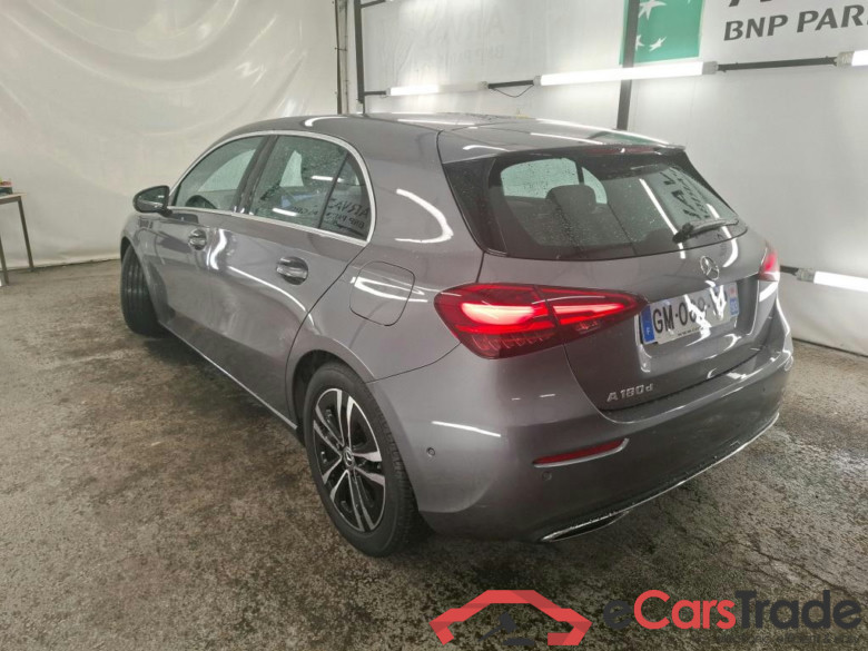 MERCEDES-BENZ Classe A Compact / 2022 / 5P / Berline A 180 d Business Line 8G-DCT #2