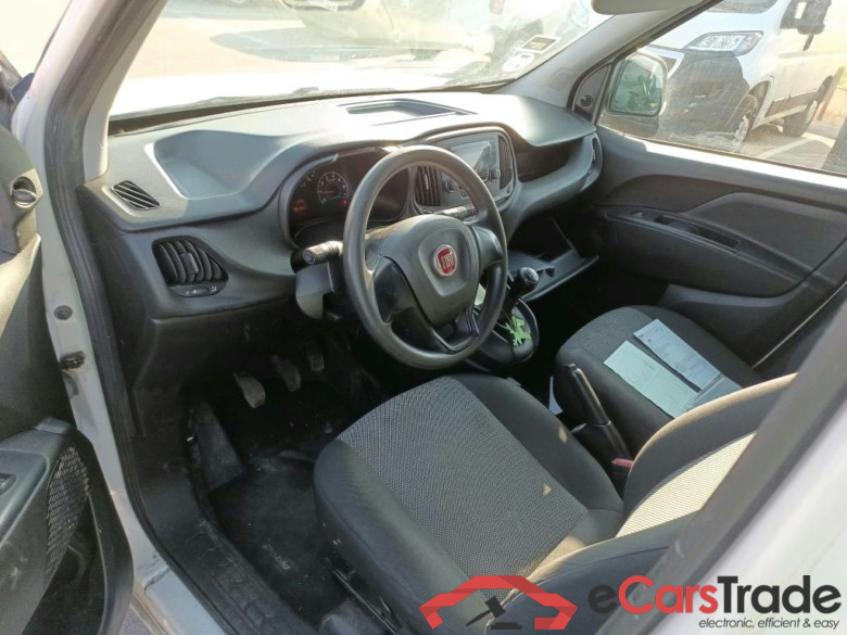 FIAT Doblò Cargo/2015/3P/furgón derivado de turismo Cargo Base 1.3 Multijet 70kW (95CV) #3