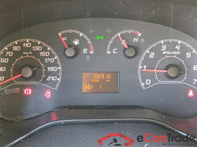 FIAT Doblò Cargo/2015/3P/furgón derivado de turismo Cargo Base 1.3 Multijet 70kW (95CV) #5