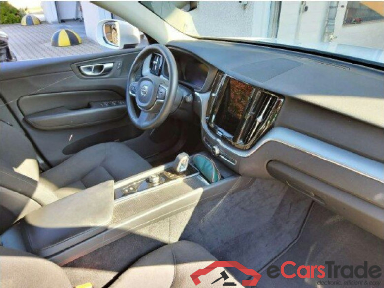 Volvo XC60 (03.2017->) DE - SUV5 B4 (Benzin) 2WD EU6d, Momentum Pro Mild-Hybrid, (Facelift) 2021 - 2022 #3