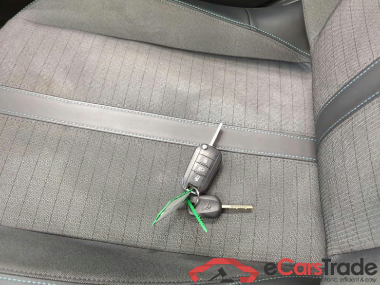 Peugeot 208 Allure 1.2 PureTech 75 5d #4