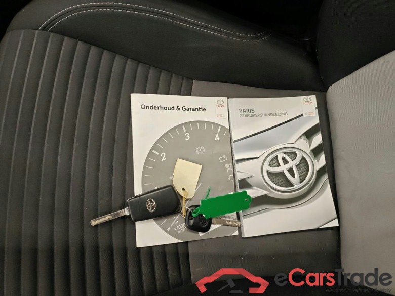 Toyota Yaris 1.0 VVT-i Connect 5d #4