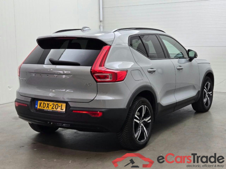 VOLVO XC40 2.0 B3 Plus Dark #4