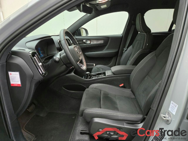 VOLVO XC40 2.0 B3 Plus Dark #5