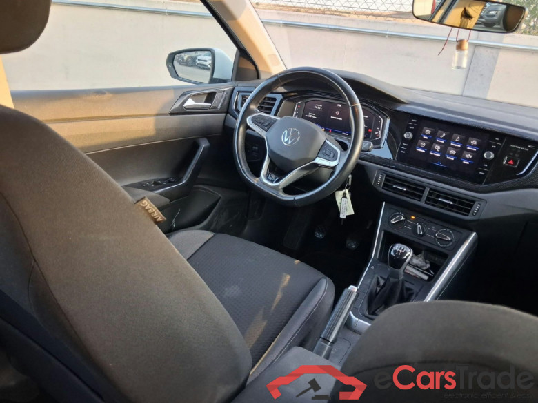 VOLKSWAGEN Polo / 2021 / 5P / berlina con portón Life 1.0 TSI 70kW (95CV) #3