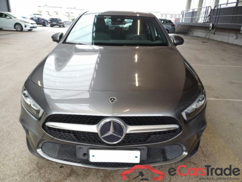 MERCEDES-BENZ CLASSE A / 2018 / 5P / BERLINA A 180 D AUTOMATIC BUSINESS EXTRA #6