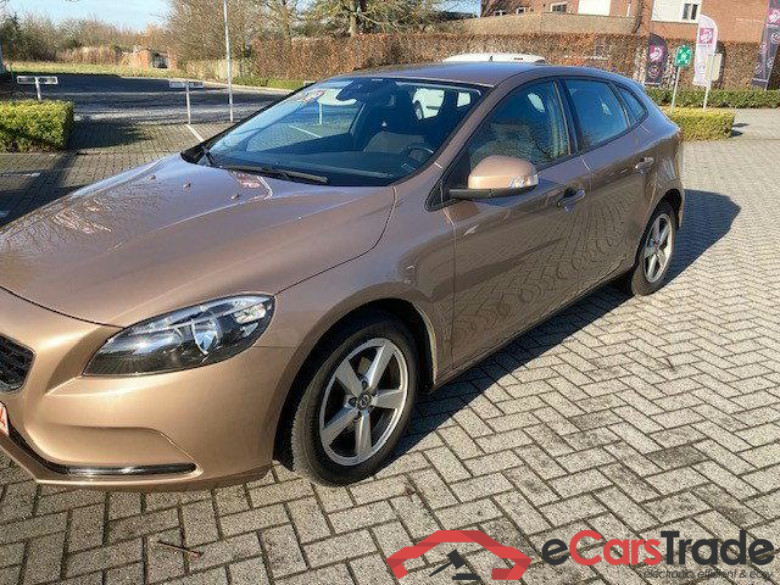 VOLVO V40 1.6 D2 Kinetic #1