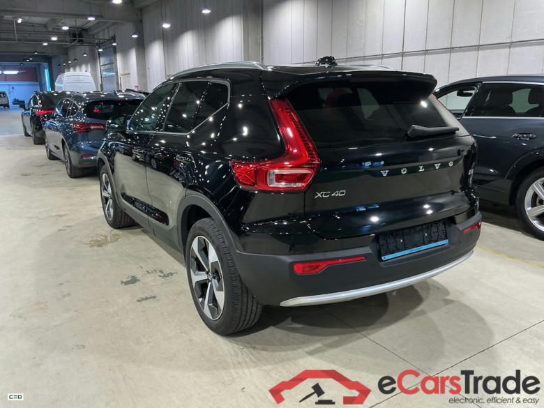 VOLVO XC40 2.0 B3 MHEV CORE LIMITED ED. DCT #3