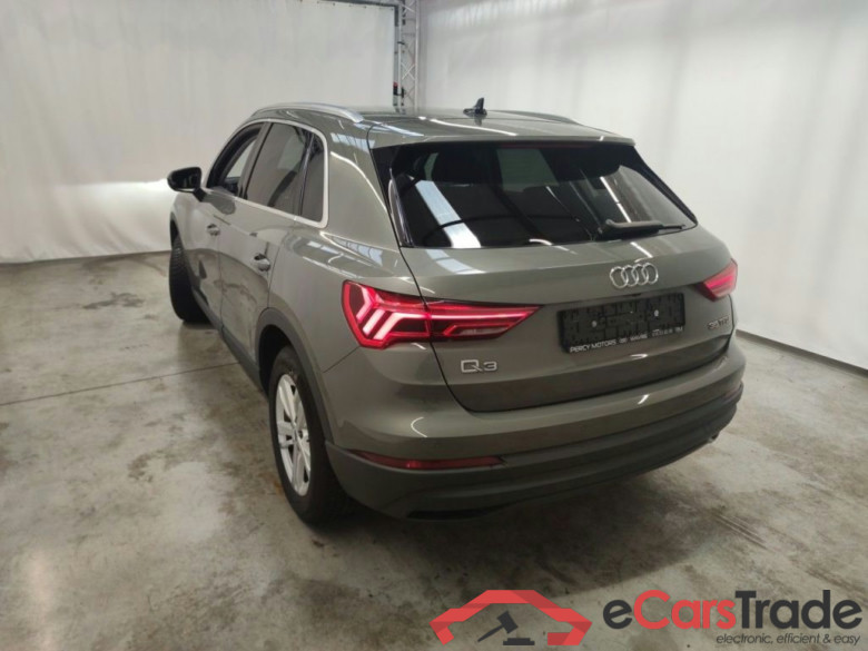 Audi Q3 35 TFSI S tronic 5d #3