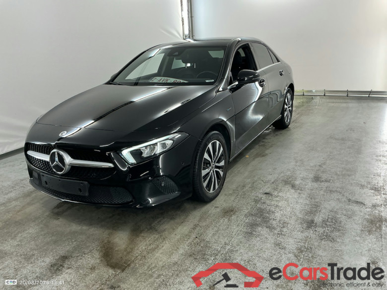 MERCEDES-BENZ A-CLASS LIMOUSINE 1.3 A 250 E DCT
