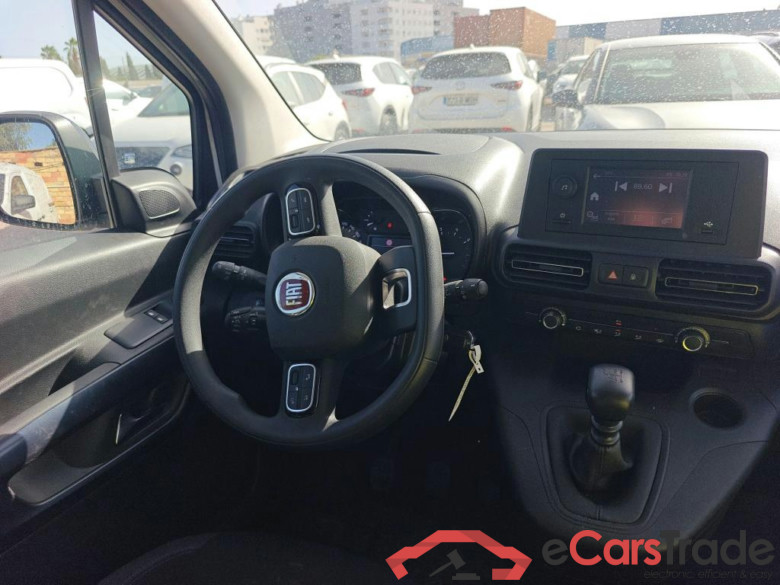 FIAT Doblò / 2022 / 5P / combi Combi (N1) BlueHDi 1.5 L 100CV (AC) #3