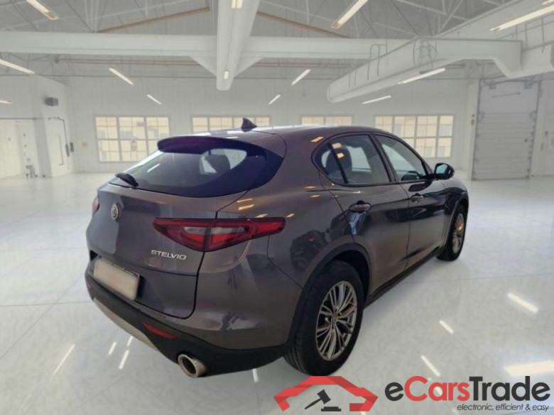 ALFA ROMEO STELVIO / 2017 / 5P / SUV 2.2 TURBO DIESEL 190CV BUSINESS AT8 Q4 #2
