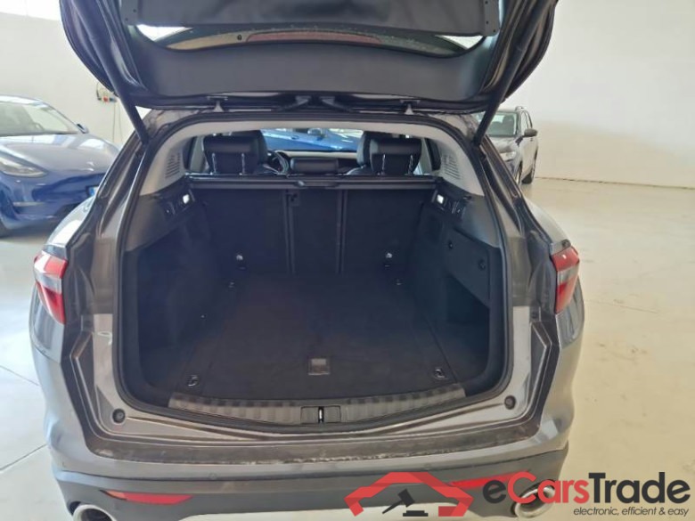 ALFA ROMEO STELVIO / 2017 / 5P / SUV 2.2 TURBO DIESEL 190CV BUSINESS AT8 Q4 #5