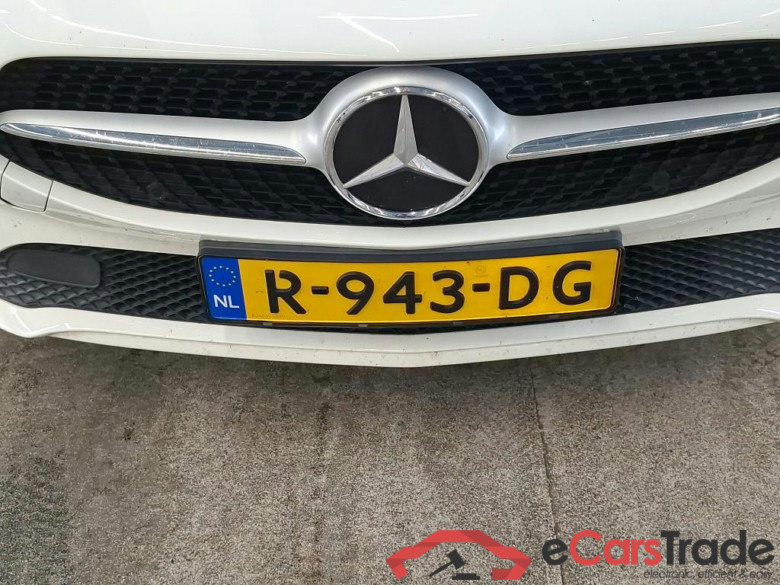 Mercedes-Benz CLA CLA 200 DCT Business Line 4d #5