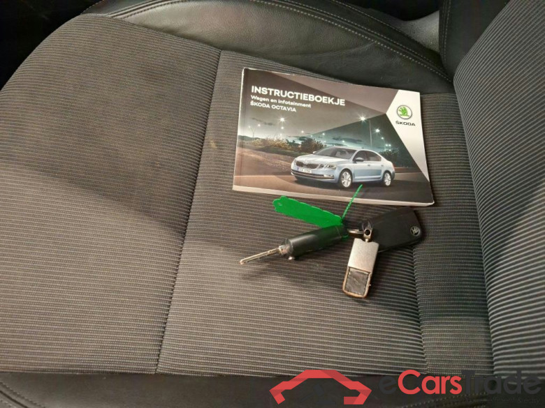 Skoda Octavia Combi 1.0 TSI Greentech Clever Edition DSG 5d #4